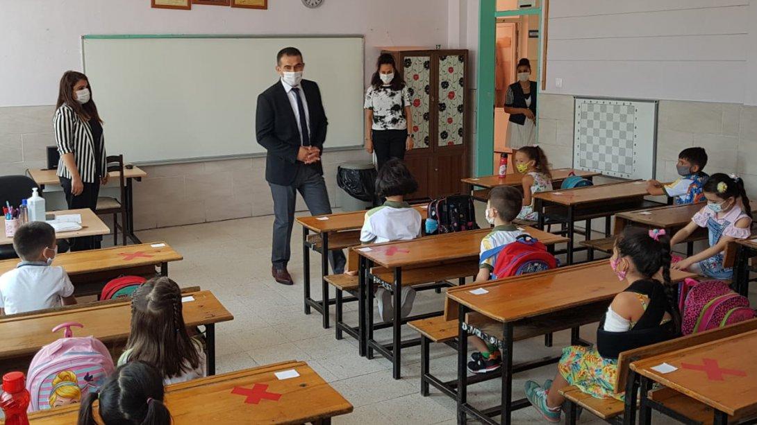 Menemen İlçe Milli Eğitim Müdürümüz Sayın Muharrem Bayındır'ın Okula Yeni Başlayan Öğrencilerimizi Ziyareti