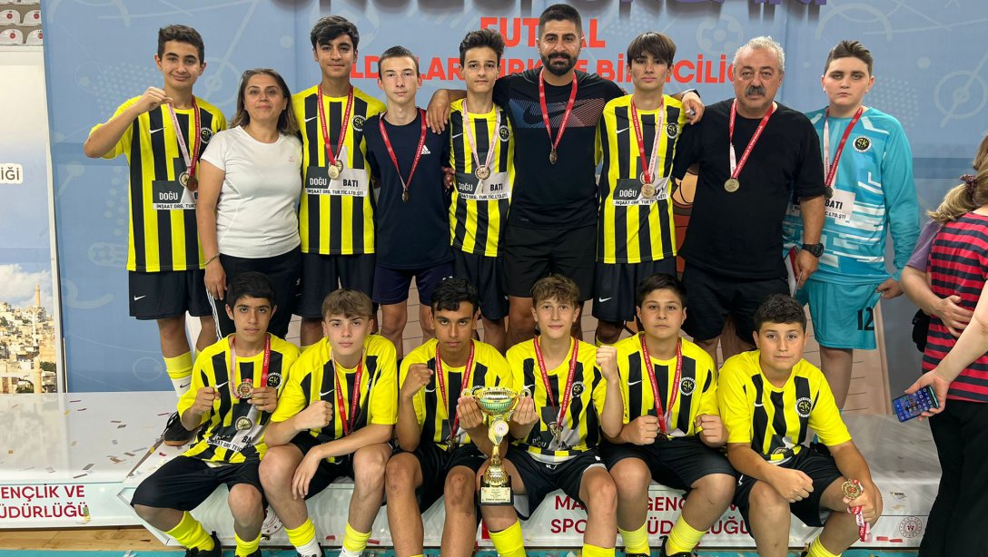 Şehit Kemal Ortaokulu Türkiye Futsal Şampiyonu