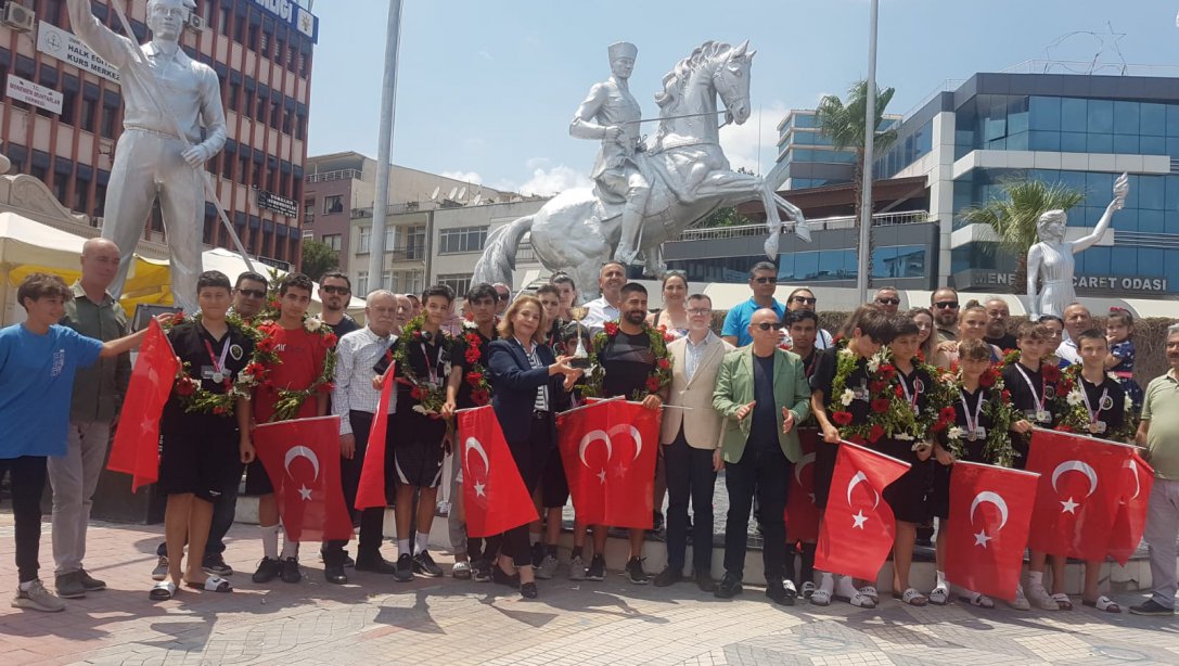 Türkiye Şampiyonu Şehit Kemal Ortaokulu Kutlama Programı