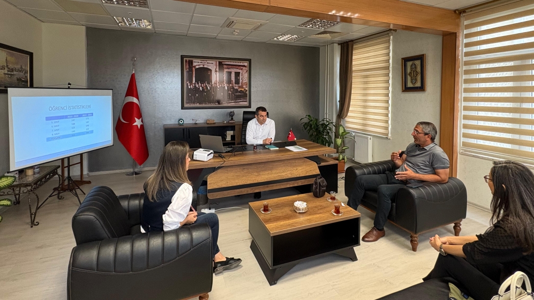 Ortaokul Kurum Yöneticilerimiz, İlçe Milli Eğitim Müdürümüz Muharrem Bayındır'ı Makamında Ziyaret Etti