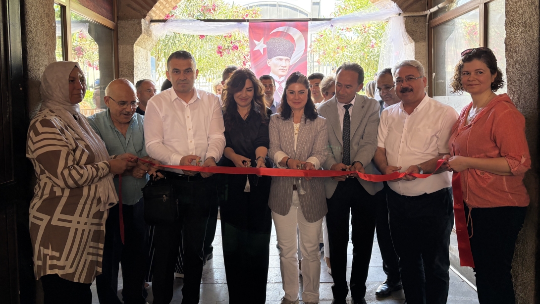 Menemen Halk Eğitimi Merkezi'nin Yıl Sonu Sergisi